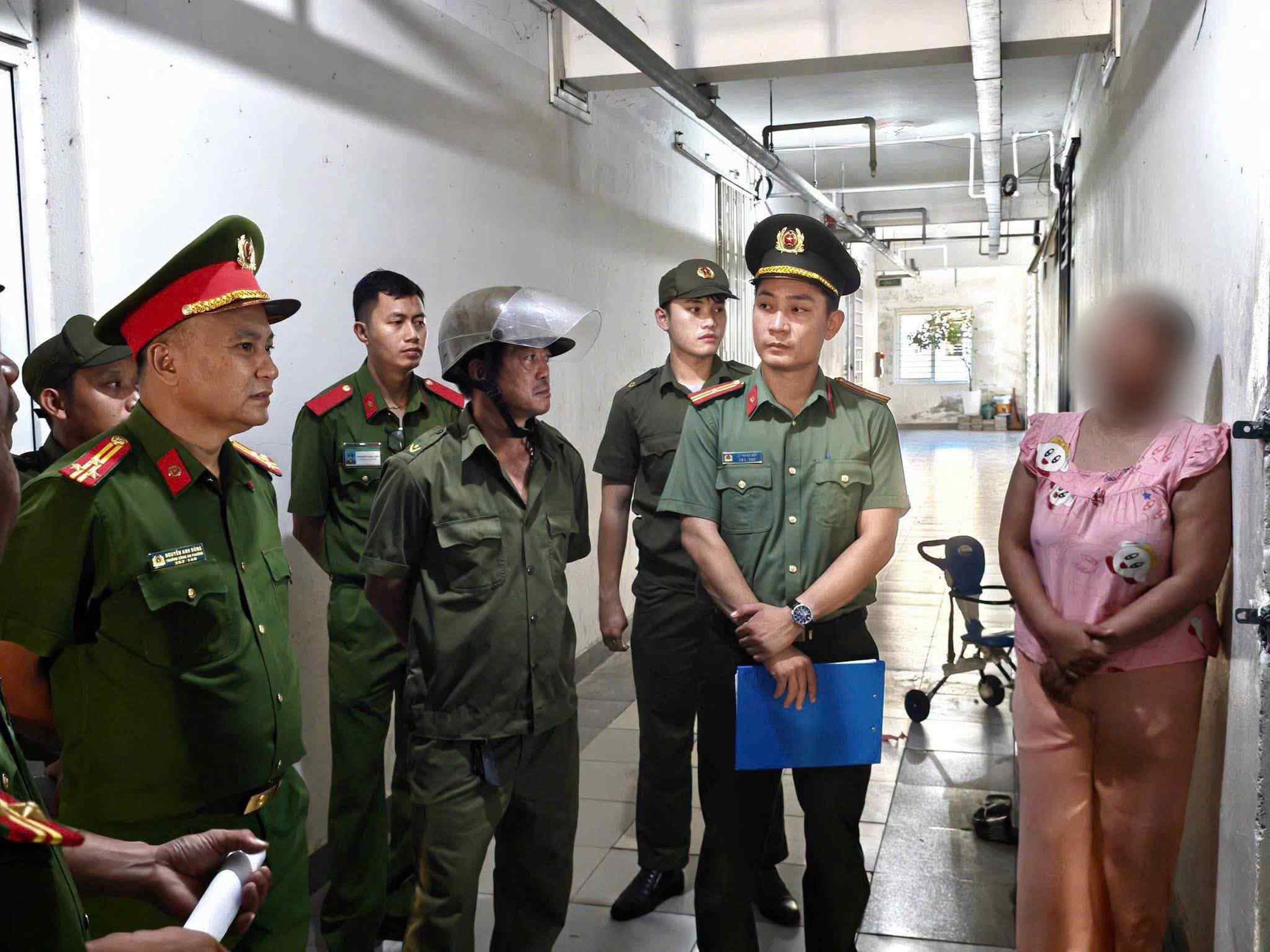 C&ocirc;ng an Đ&agrave; Nẵng huy động 120 c&aacute;n bộ kiểm tra an ninh tại chung cư Phước l&yacute; - Ảnh 2.