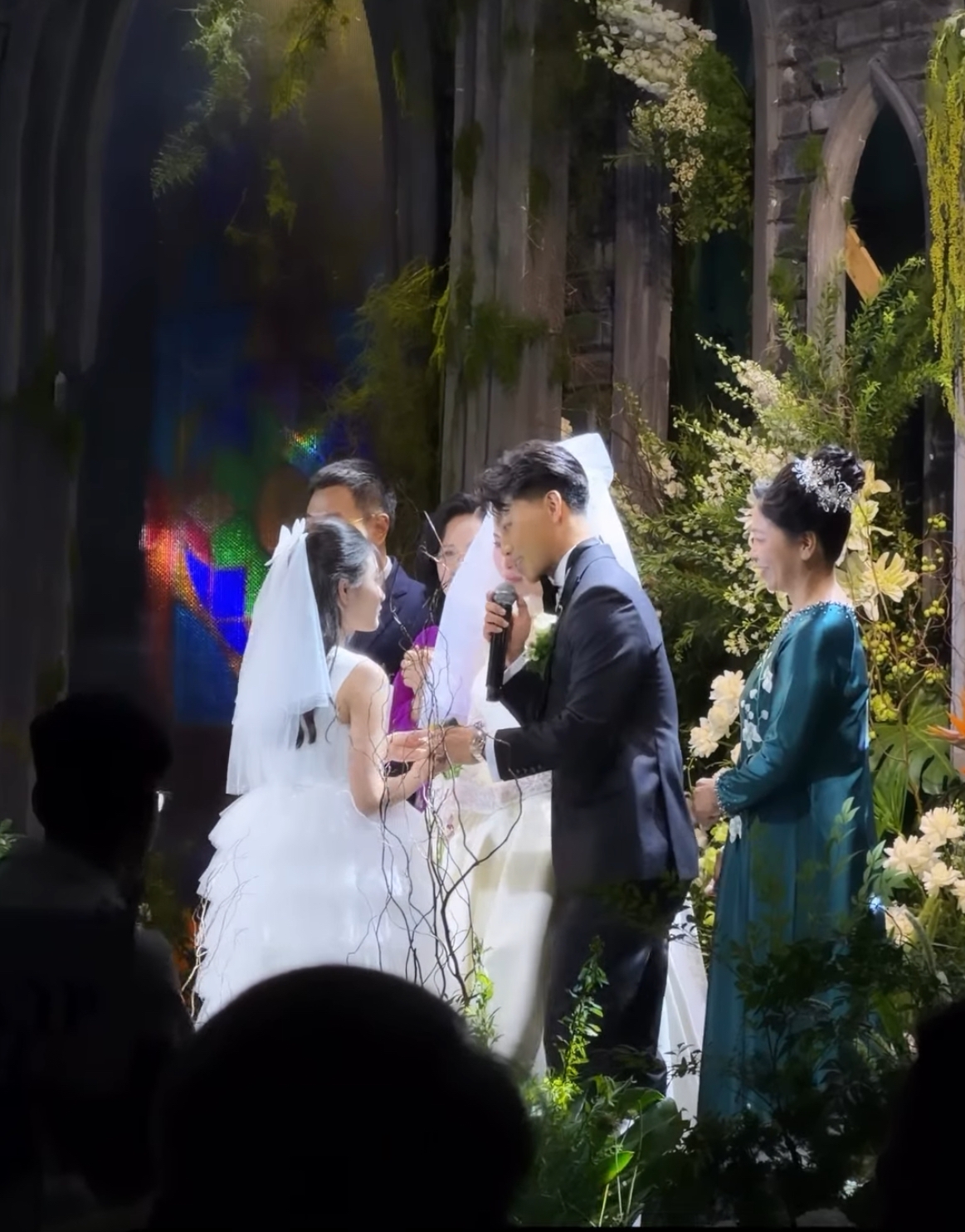 Trần B&iacute;ch Hạnh c&ocirc;ng khai con ri&ecirc;ng tại đ&aacute;m cưới, Văn Thanh tuy&ecirc;n bố: &ldquo;Ba sẽ lu&ocirc;n ở b&ecirc;n bảo vệ v&agrave; y&ecirc;u thương hai mẹ con&rdquo; - Ảnh 1.