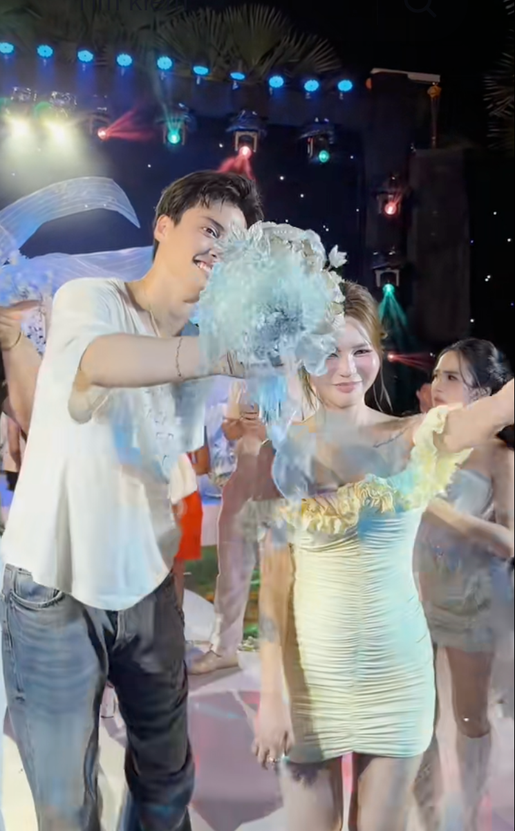 Đ&aacute;m cưới 