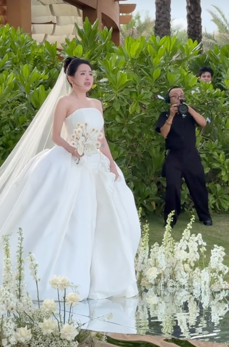 Đ&aacute;m cưới 