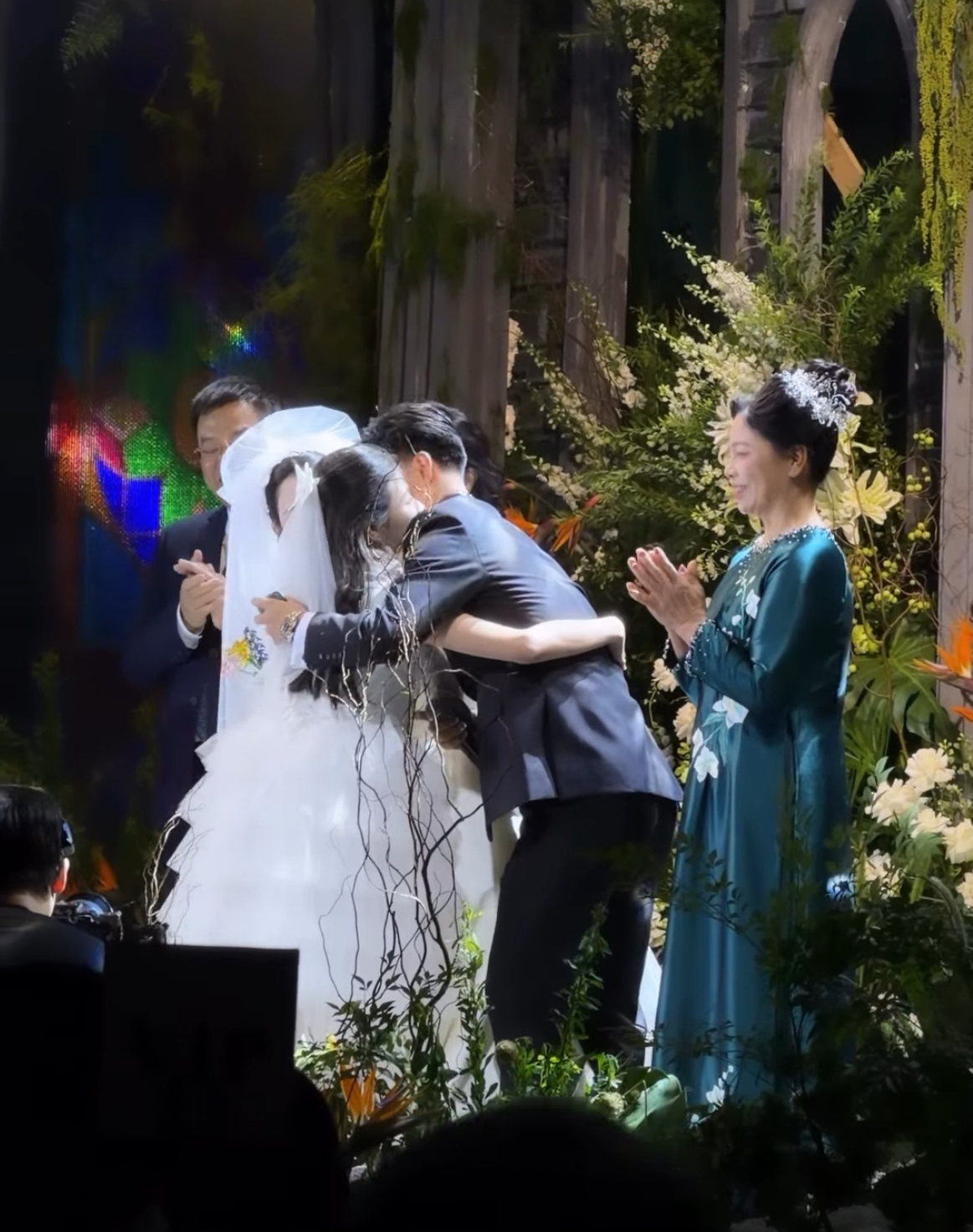 Trần B&iacute;ch Hạnh c&ocirc;ng khai con ri&ecirc;ng tại đ&aacute;m cưới, Văn Thanh tuy&ecirc;n bố: &ldquo;Ba sẽ lu&ocirc;n ở b&ecirc;n bảo vệ v&agrave; y&ecirc;u thương hai mẹ con&rdquo; - Ảnh 2.