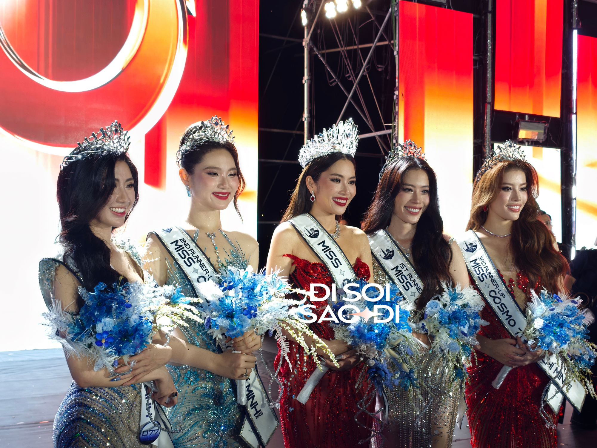Sân khấu Miss Cosmo TP. HCM bốc cháy khi Nam Anh đăng quang- Ảnh 4. Sân khấu Miss Cosmo TP. HCM bốc cháy khi Nam Anh đăng quang- Ảnh 4.