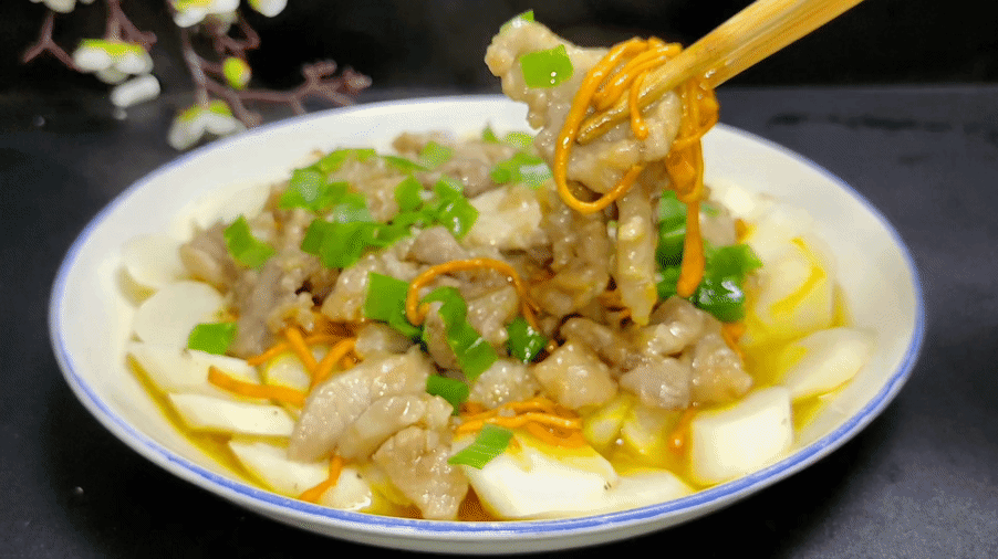 Trời qu&aacute; n&oacute;ng, bữa cơm nh&agrave; chỉ cần l&agrave;m m&oacute;n hấp n&agrave;y - Ảnh 2.