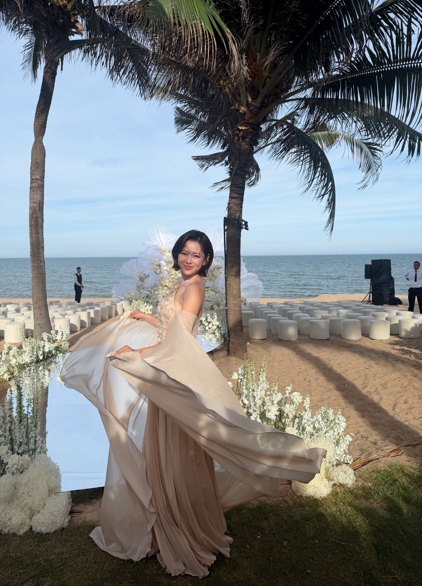 Kh&ocirc;ng phải sao lớn nhưng đ&aacute;m cưới của b&agrave; tr&ugrave;m n&ocirc;ng sản lại to&agrave;n c&aacute;i 