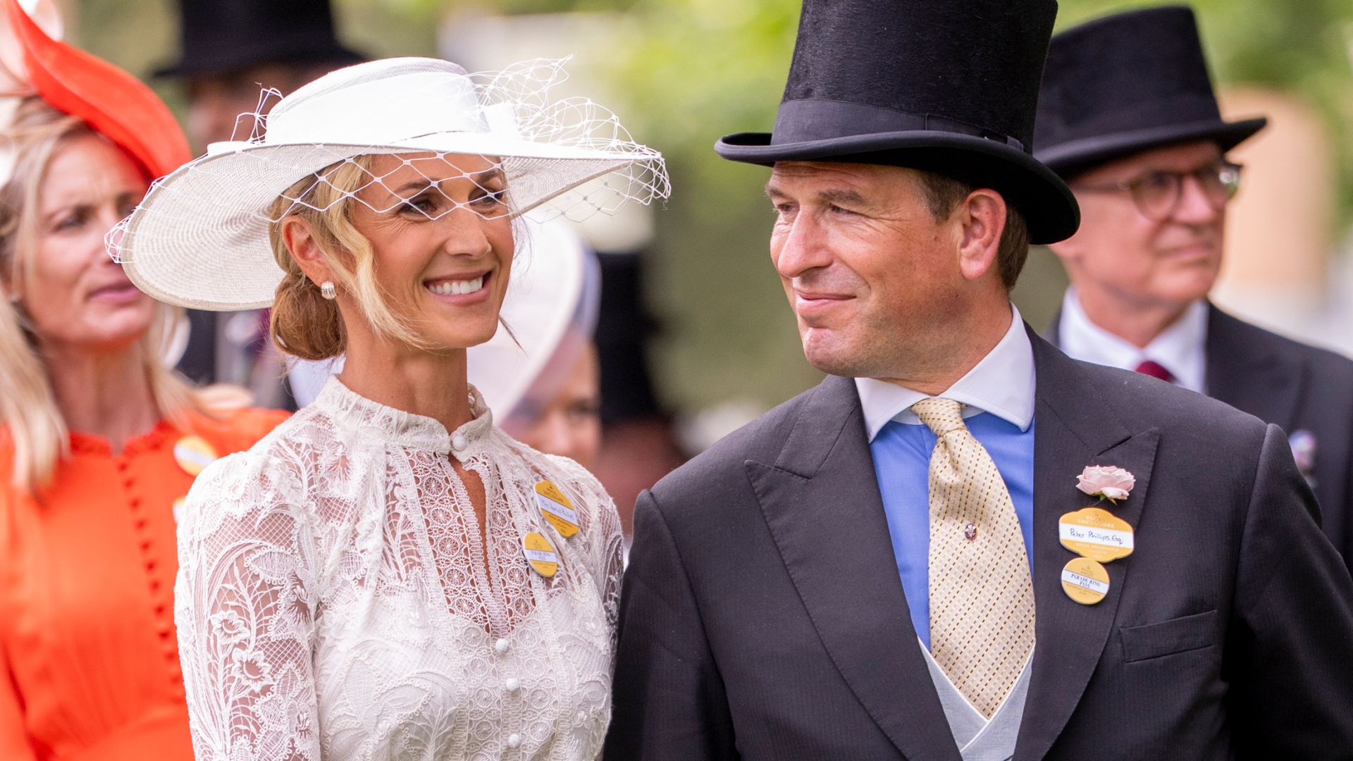 Harriet Sperling diện v&aacute;y ren như ng&agrave;y cưới tại Royal Ascot 2026 - Ảnh 1.