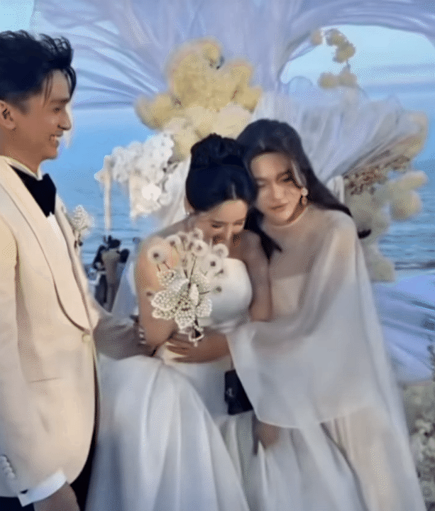 Kh&ocirc;ng phải sao lớn nhưng đ&aacute;m cưới của b&agrave; tr&ugrave;m n&ocirc;ng sản lại to&agrave;n c&aacute;i 