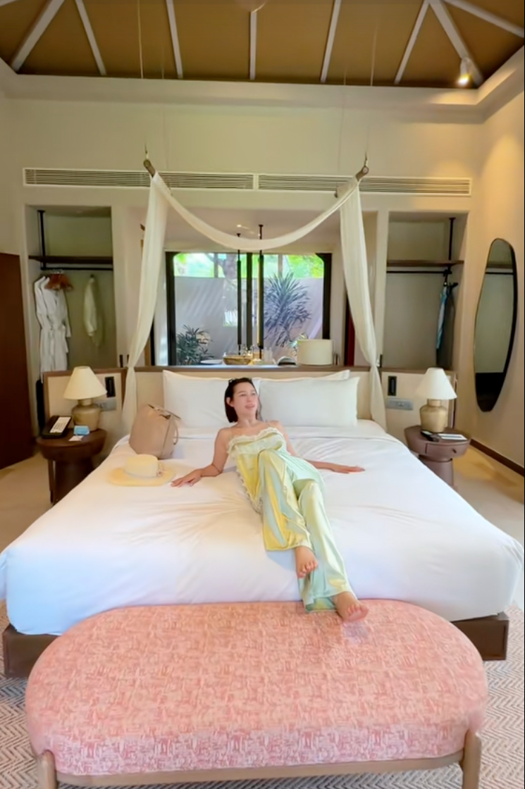 Kh&ocirc;ng phải sao lớn nhưng đ&aacute;m cưới của b&agrave; tr&ugrave;m n&ocirc;ng sản lại to&agrave;n c&aacute;i 