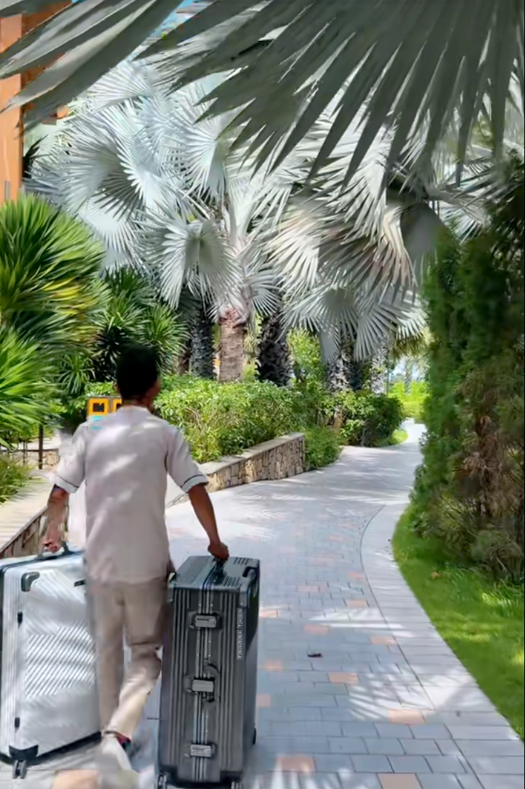 Kh&ocirc;ng phải sao lớn nhưng đ&aacute;m cưới của b&agrave; tr&ugrave;m n&ocirc;ng sản lại to&agrave;n c&aacute;i 