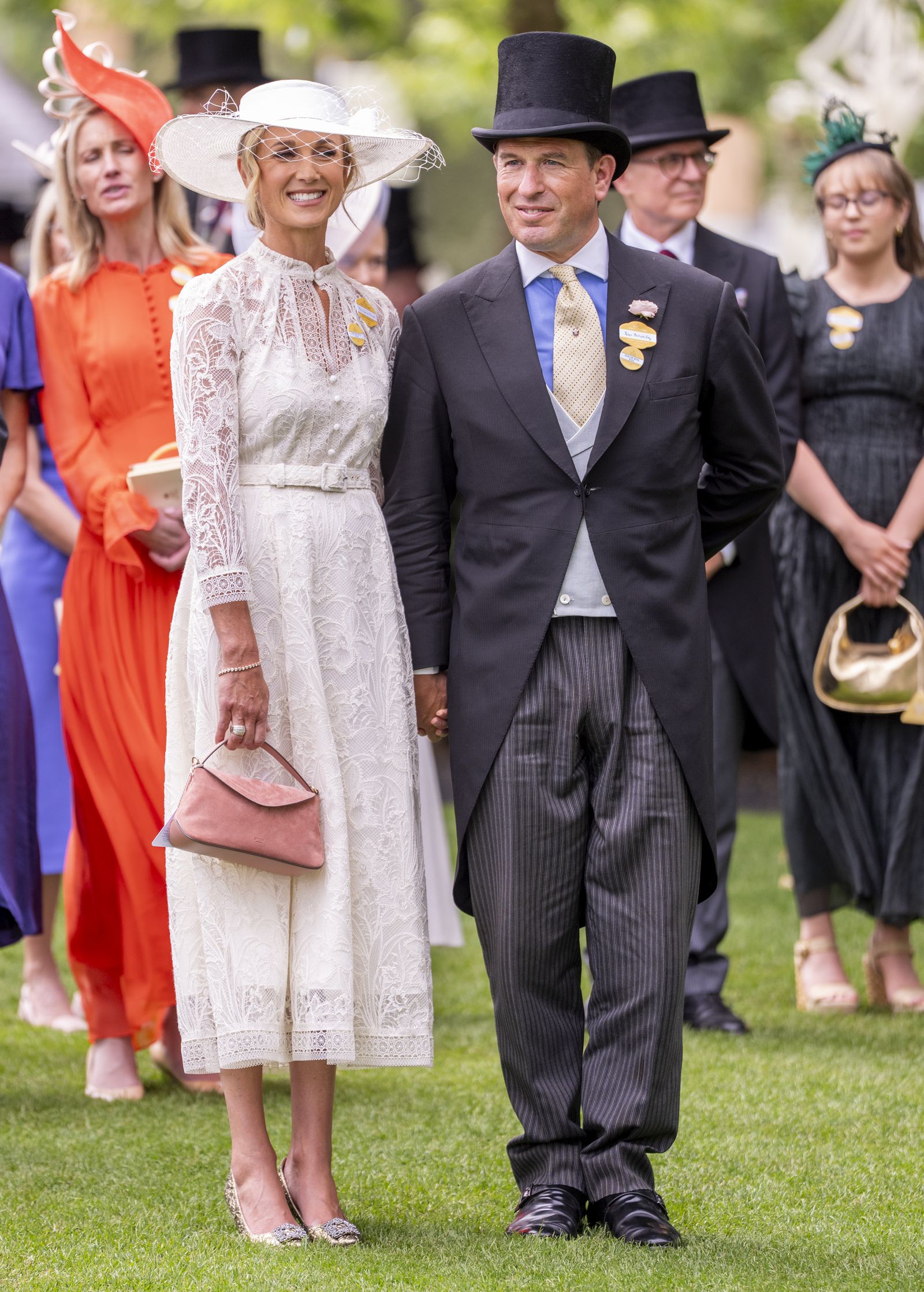 Harriet Sperling diện v&aacute;y ren như ng&agrave;y cưới tại Royal Ascot 2026 - Ảnh 2.