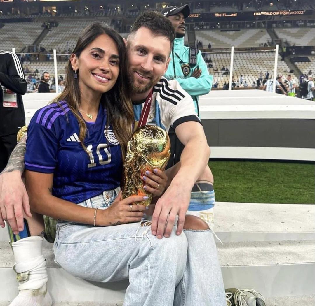 Vợ Messi v&agrave; bạn g&aacute;i Ronaldo: Cuộc chiến quyền lực v&agrave; gi&agrave;u c&oacute; - Ảnh 2.