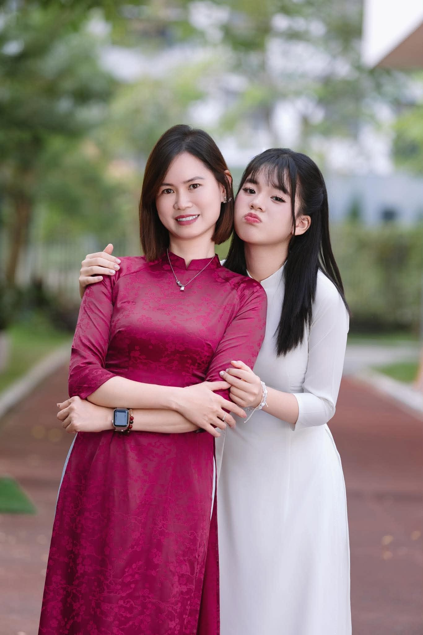 Nhờ chiến lược thông minh từ năm lớp 8, bà mẹ Hà Nôị đồng hành cùng con đỗ lớp 10 Chuyên xịn sò - Ảnh 2.