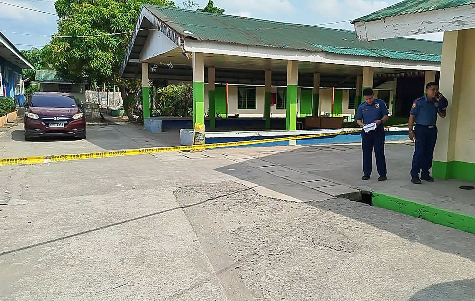Hiện trường kinh ho&agrave;ng vụ xả s&uacute;ng tại trường học ở Philippines khiến 10 học sinh thương vong; nghi phạm mới 14 v&agrave; 15 tuổi- Ảnh 3.