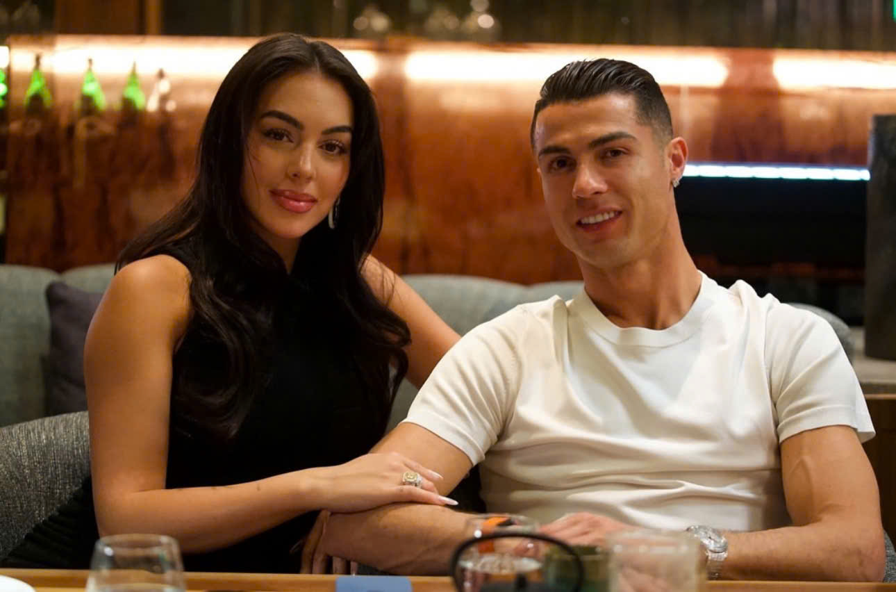 Vợ Messi v&agrave; bạn g&aacute;i Ronaldo: Cuộc chiến quyền lực v&agrave; gi&agrave;u c&oacute; - Ảnh 1.