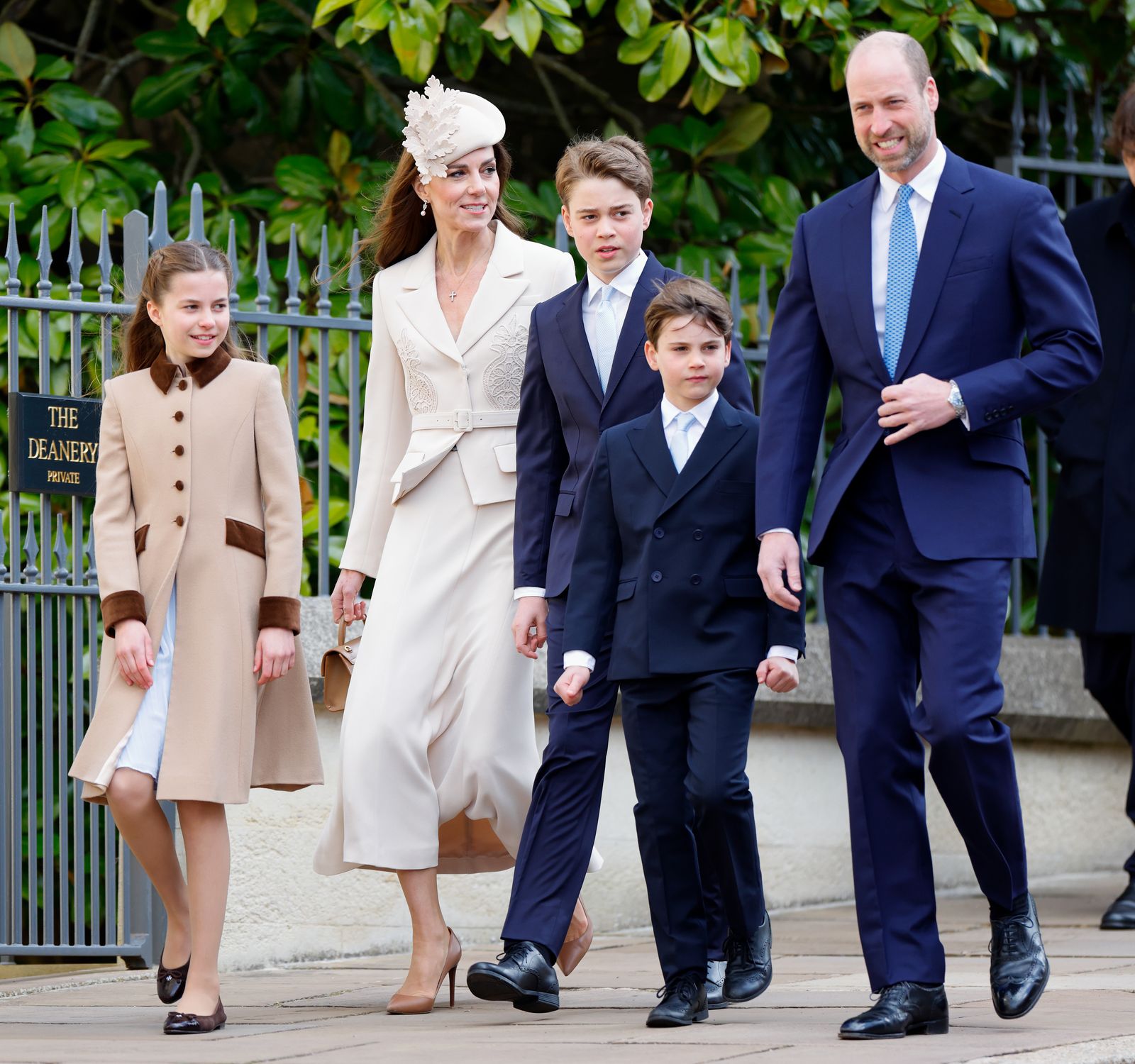 Vương phi Kate dạy c&aacute;c con học l&aacute;i xe kh&ocirc;ng giống ai như Th&acirc;n vương William - Ảnh 3.