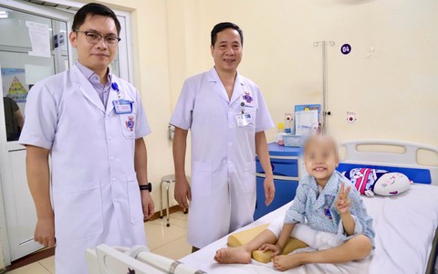 Gần 50 y b&aacute;c sĩ nghẹn ng&agrave;o nh&igrave;n ch&agrave;ng trai 25 tuổi ra đi sau cuộc vui xem b&oacute;ng đ&aacute; - Ảnh 2.