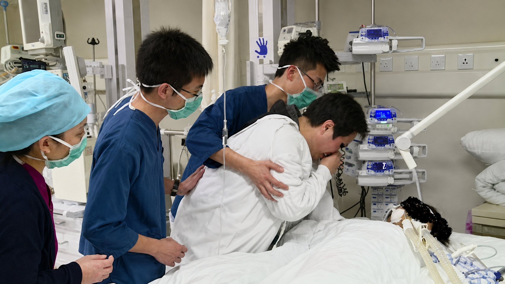 Người đ&agrave;n &ocirc;ng 51 tuổi tử vong sau khi chạy bộ: Cảnh b&aacute;o 5 sai lầm cần tr&aacute;nh - Ảnh 1.