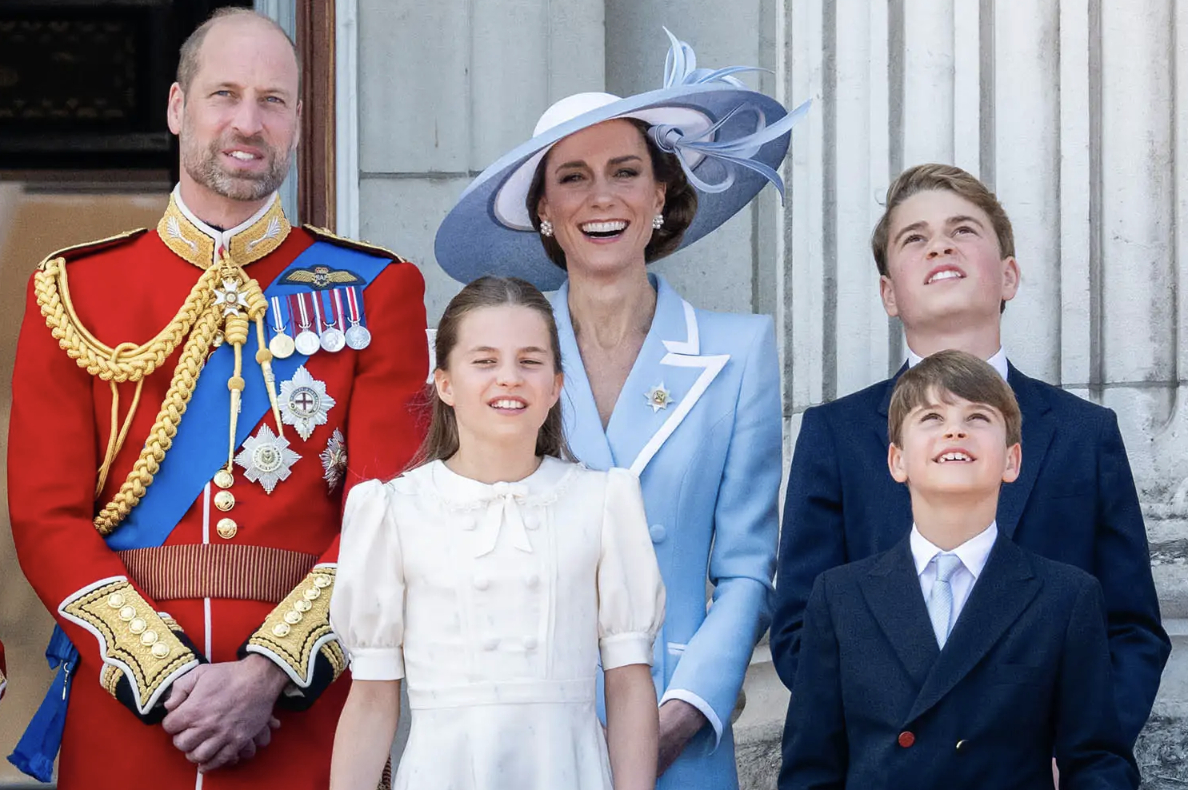 Vương phi Kate chia sẻ ảnh hiếm của Th&acirc;n vương William v&agrave; C&ocirc;ng ch&uacute;a Charlotte năm 2026 - Ảnh 2.
