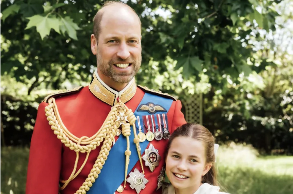 Vương phi Kate chia sẻ ảnh hiếm của Th&acirc;n vương William v&agrave; C&ocirc;ng ch&uacute;a Charlotte năm 2026 - Ảnh 1.