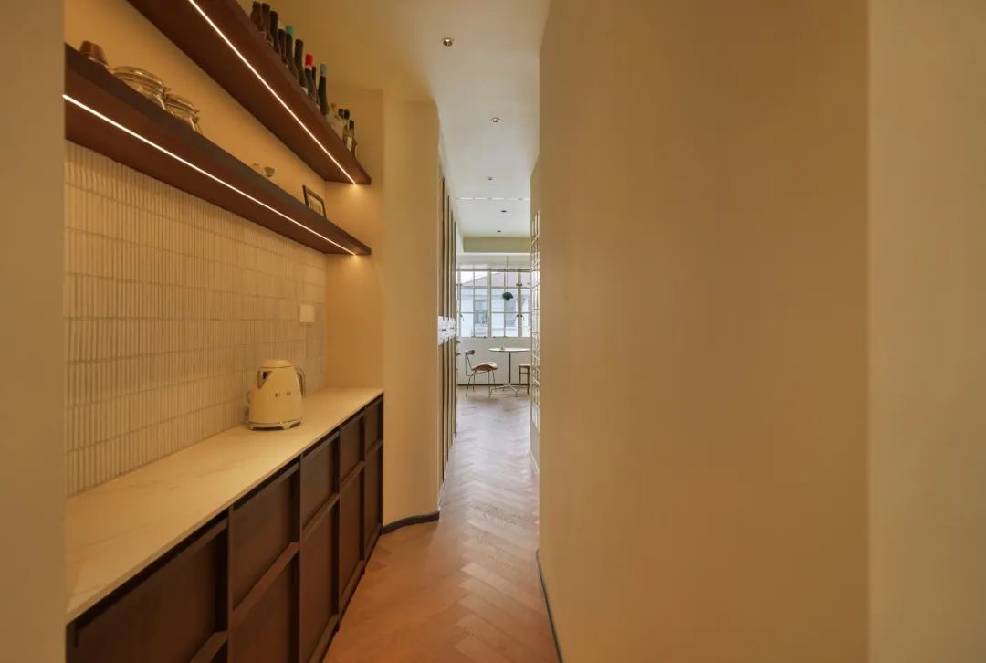 Ai cũng ch&ecirc; căn hộ 37m&sup2; qu&aacute; chật, cặp vợ chồng trẻ lại chi hơn 1,4 tỷ đồng cải tạo v&agrave; nhận về kết quả ngo&agrave;i mong đợi. - Ảnh 3.