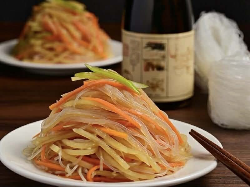 Chỉ cần 10 ph&uacute;t chế biến l&agrave; bạn c&oacute; m&oacute;n ăn gi&ograve;n ngon, thanh m&aacute;t hương vị đậm đ&agrave; cực sảng kho&aacute;i cho bữa cơm ng&agrave;y h&egrave; - Ảnh 2.