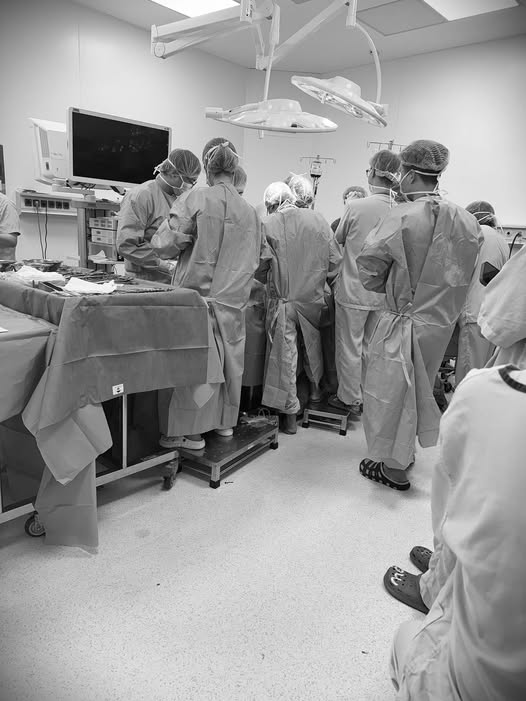 Gần 50 y b&aacute;c sĩ &eacute;p tim nhiều giờ vẫn kh&ocirc;ng cứu được ch&agrave;ng trai 25 tuổi sau cuộc vui xem b&oacute;ng đ&aacute;: Cuộc vui n&agrave;o rồi cũng sẽ t&agrave;n, nhưng sinh mạng th&igrave; chỉ c&oacute; một - Ảnh 1.