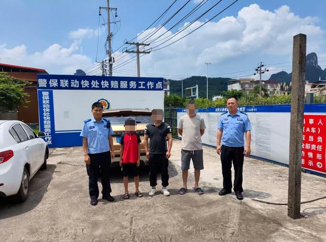 Cậu bé 12 tuổi lái ô tô trên cao tốc: Hành trình 6 tiếng gây chấn động dư luận - Ảnh 2. Cậu bé 12 tuổi lái ô tô trên cao tốc: Hành trình 6 tiếng gây chấn động dư luận - Ảnh 2.