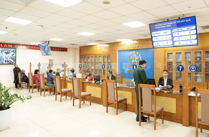Xem x&eacute;t tr&aacute;ch nhiệm c&aacute;n bộ trong vụ cụ b&agrave; 97 tuổi phải đến phường l&agrave;m thủ tục h&agrave;nh ch&iacute;nh - Ảnh 1.