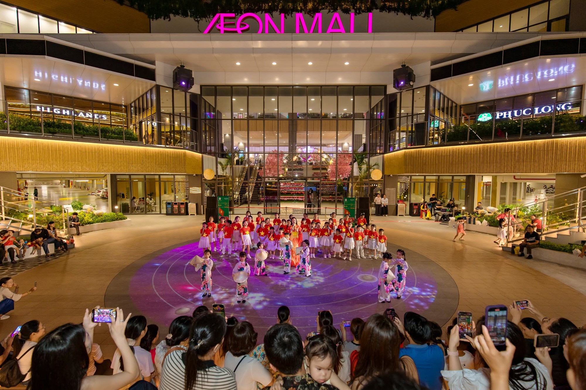 AEON MALL: điểm hẹn mùa hè mát mẻ, hiện đại được yêu thích tại Huế - Ảnh 3. AEON MALL: điểm hẹn mùa hè mát mẻ, hiện đại được yêu thích tại Huế - Ảnh 3.