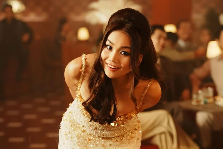 Đệ nhất vũ nữ m&agrave;n ảnh Việt đang bị cả c&otilde;i mạng ch&ecirc; bai liều m&igrave;nh đi h&aacute;t, vi&ecirc;n m&atilde;n b&ecirc;n chồng gia thế khủng- Ảnh 1.