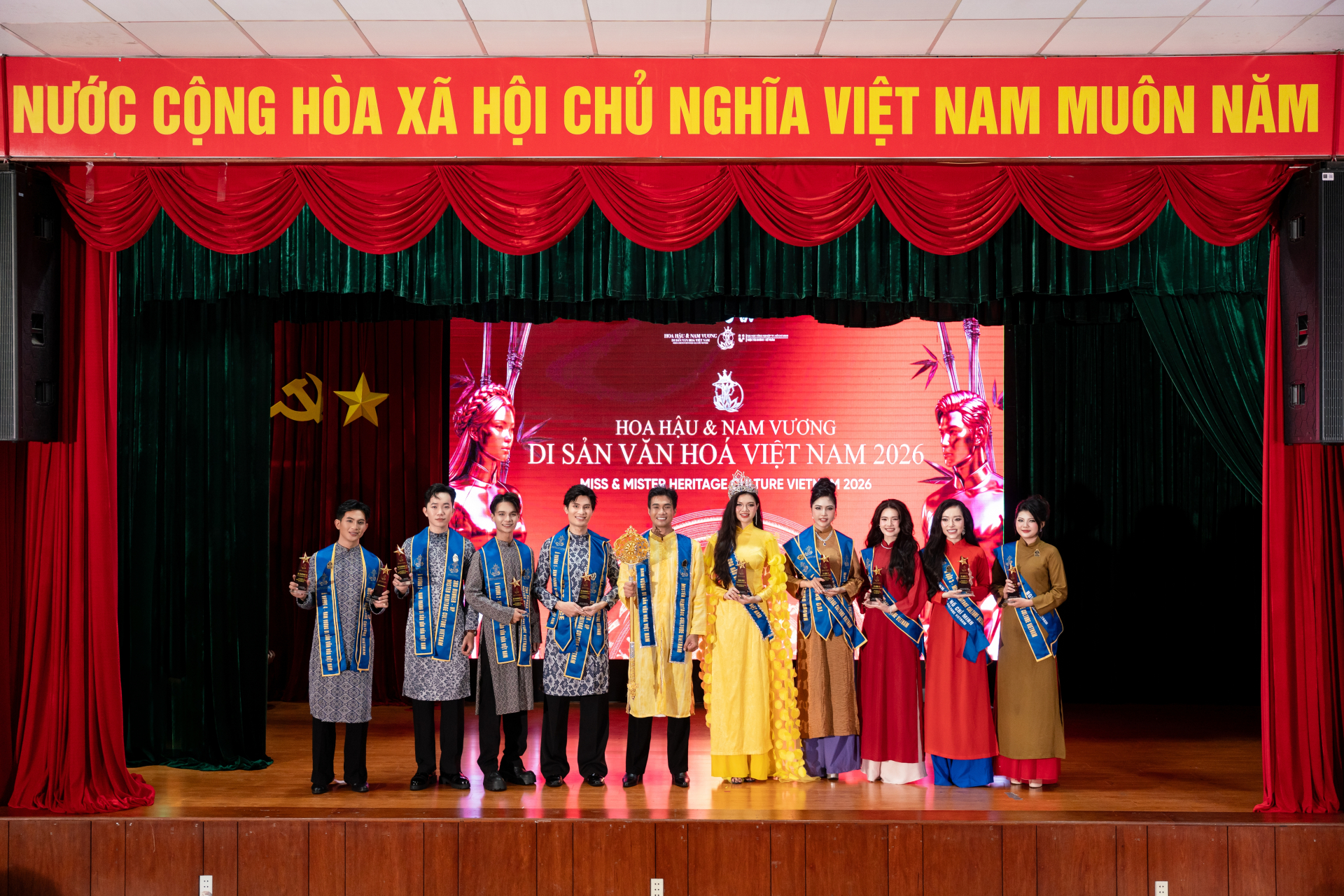 Hậu trường cuộc thi Hoa hậu v&agrave; Nam vương Di sản Văn h&oacute;a Việt Nam 2026 đầy ấn tượng - Ảnh 1.
