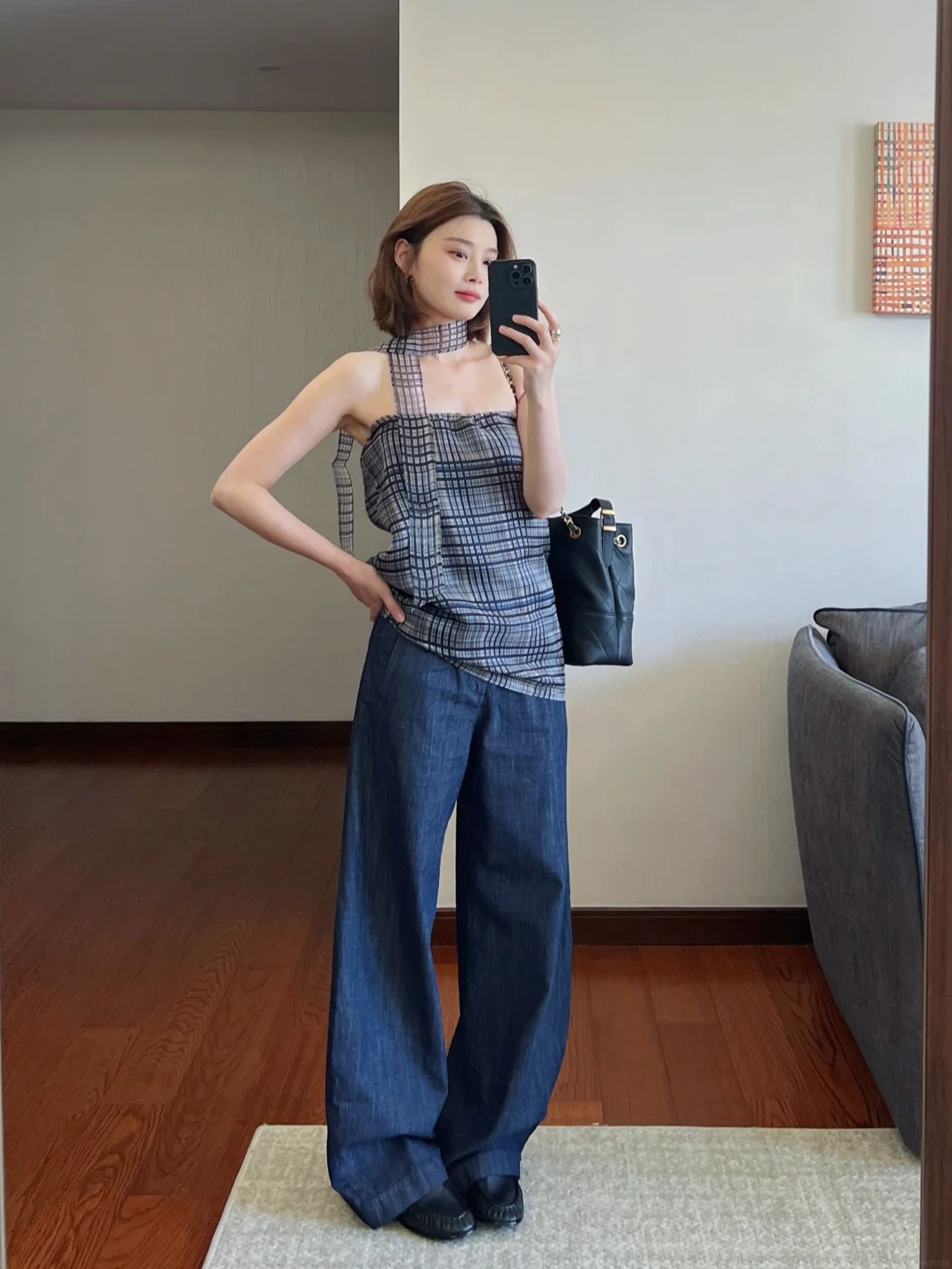Quần jeans: Ai cũng c&ocirc;ng nhận l&agrave; ch&uacute;ng chưa từng lỗi thời suốt nhiều thập kỷ - Ảnh 1.