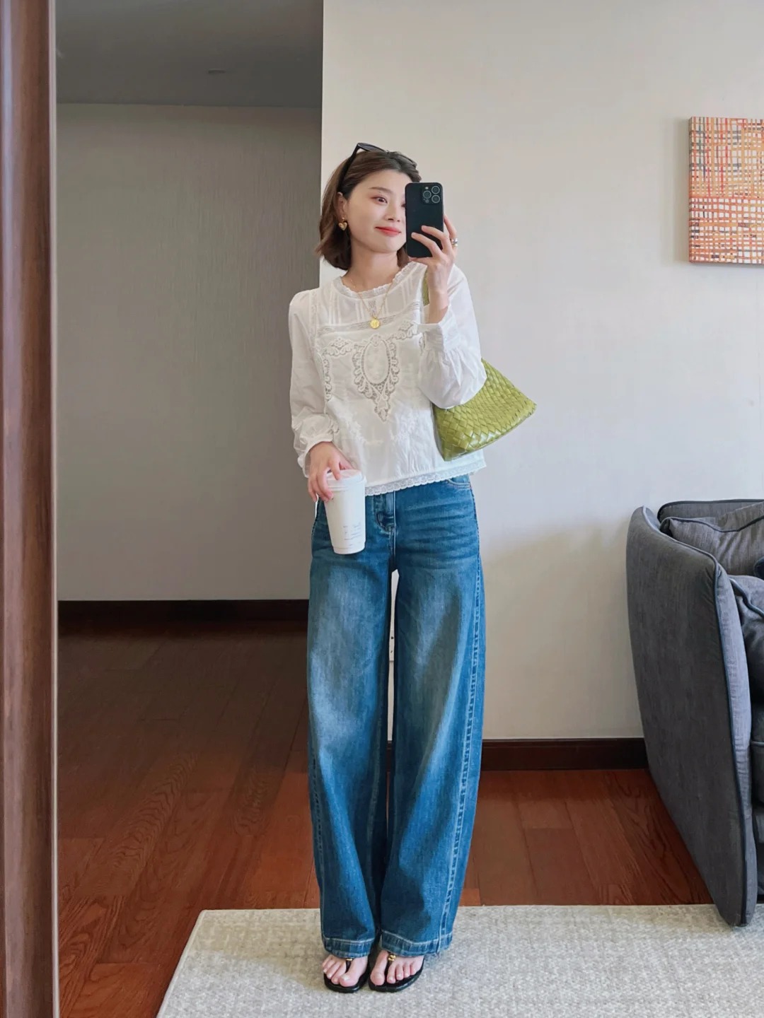 Quần jeans: Ai cũng c&ocirc;ng nhận l&agrave; ch&uacute;ng chưa từng lỗi thời suốt nhiều thập kỷ - Ảnh 2.