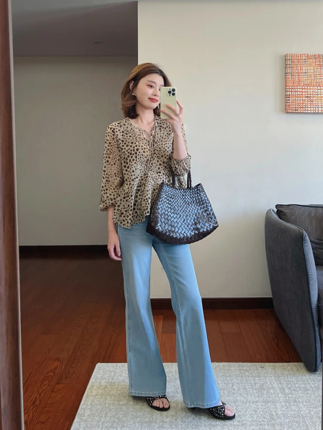 Quần jeans: Ai cũng c&ocirc;ng nhận l&agrave; ch&uacute;ng chưa từng lỗi thời suốt nhiều thập kỷ - Ảnh 10.