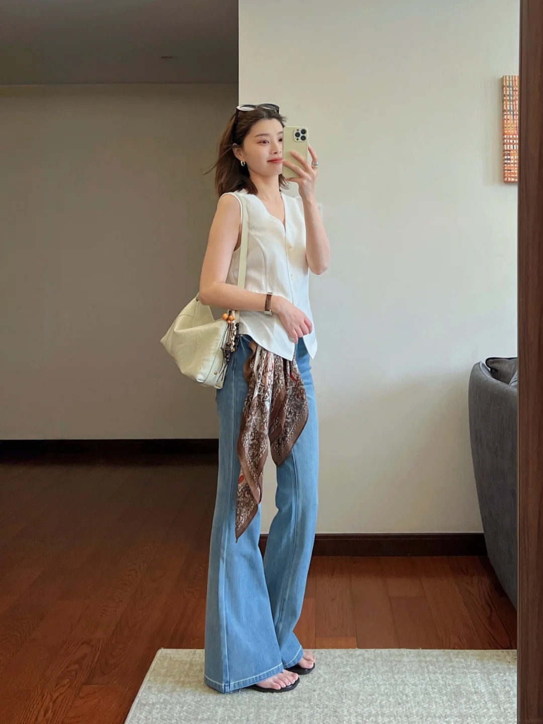 Quần jeans: Ai cũng c&ocirc;ng nhận l&agrave; ch&uacute;ng chưa từng lỗi thời suốt nhiều thập kỷ - Ảnh 8.