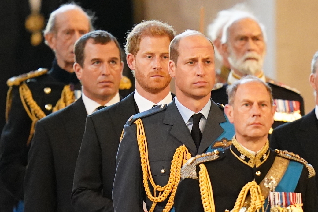 Vương tử Harry về Anh gặp Vua Charles , mối quan hệ với Th&acirc;n vương William vẫn lạnh nhạt - Ảnh 4.