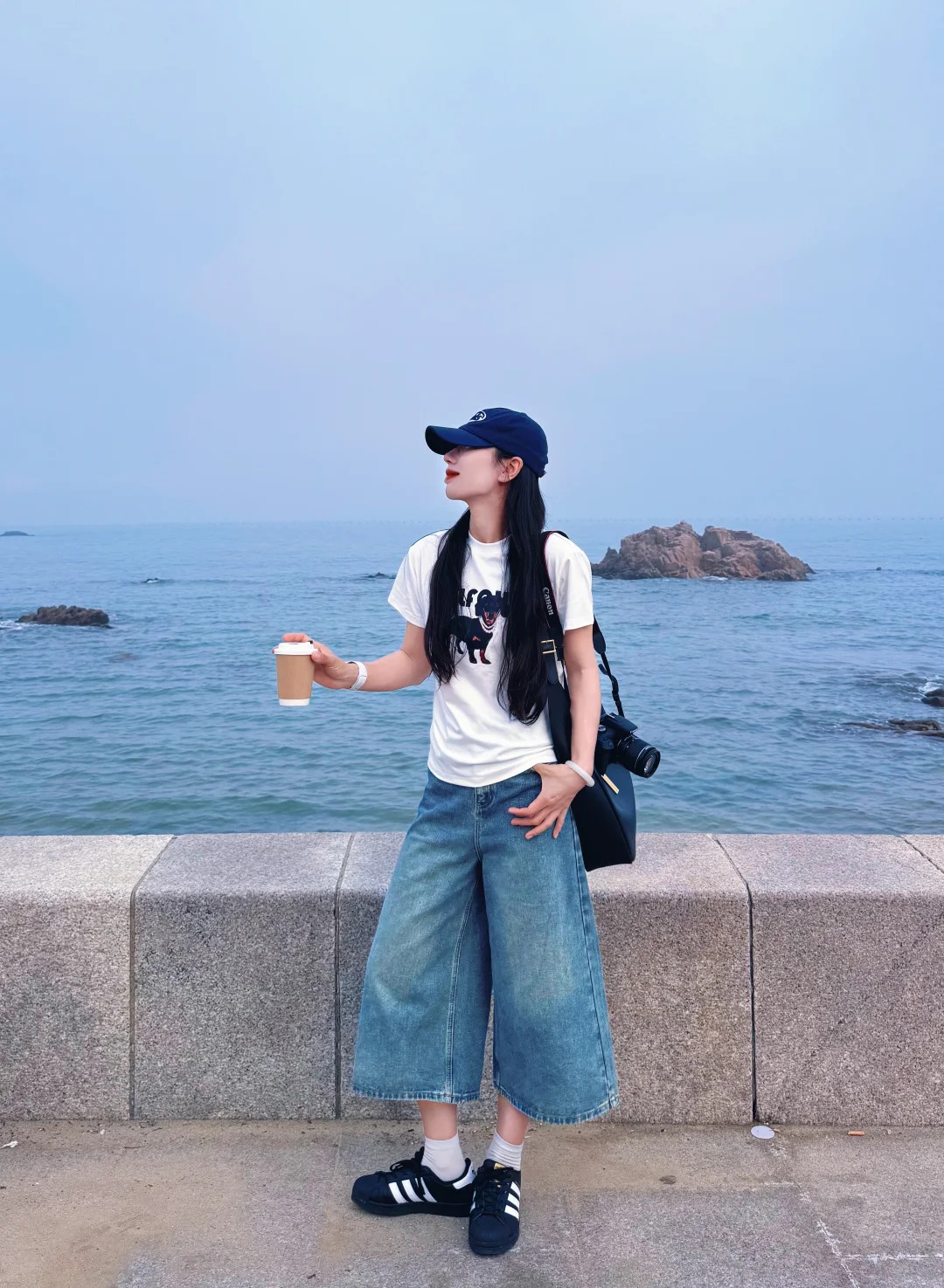 C&oacute; vẻ quần jeans lửng ống rộng đang &acirc;m thầm thay thế những chiếc quần d&agrave;i quen thuộc - Ảnh 3.