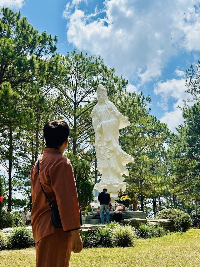 Hậu trường cuộc sống giản dị của MC Đại Nghĩa: Gi&agrave;u c&oacute; nhưng hướng Phật - Ảnh 11.