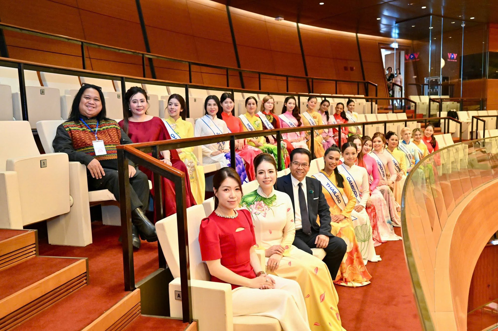 Hậu trường NTK Trinh Trinh v&agrave; Hoa hậu Phan Kim Oanh tại Miss Multicultural World 2026 - Ảnh 4.