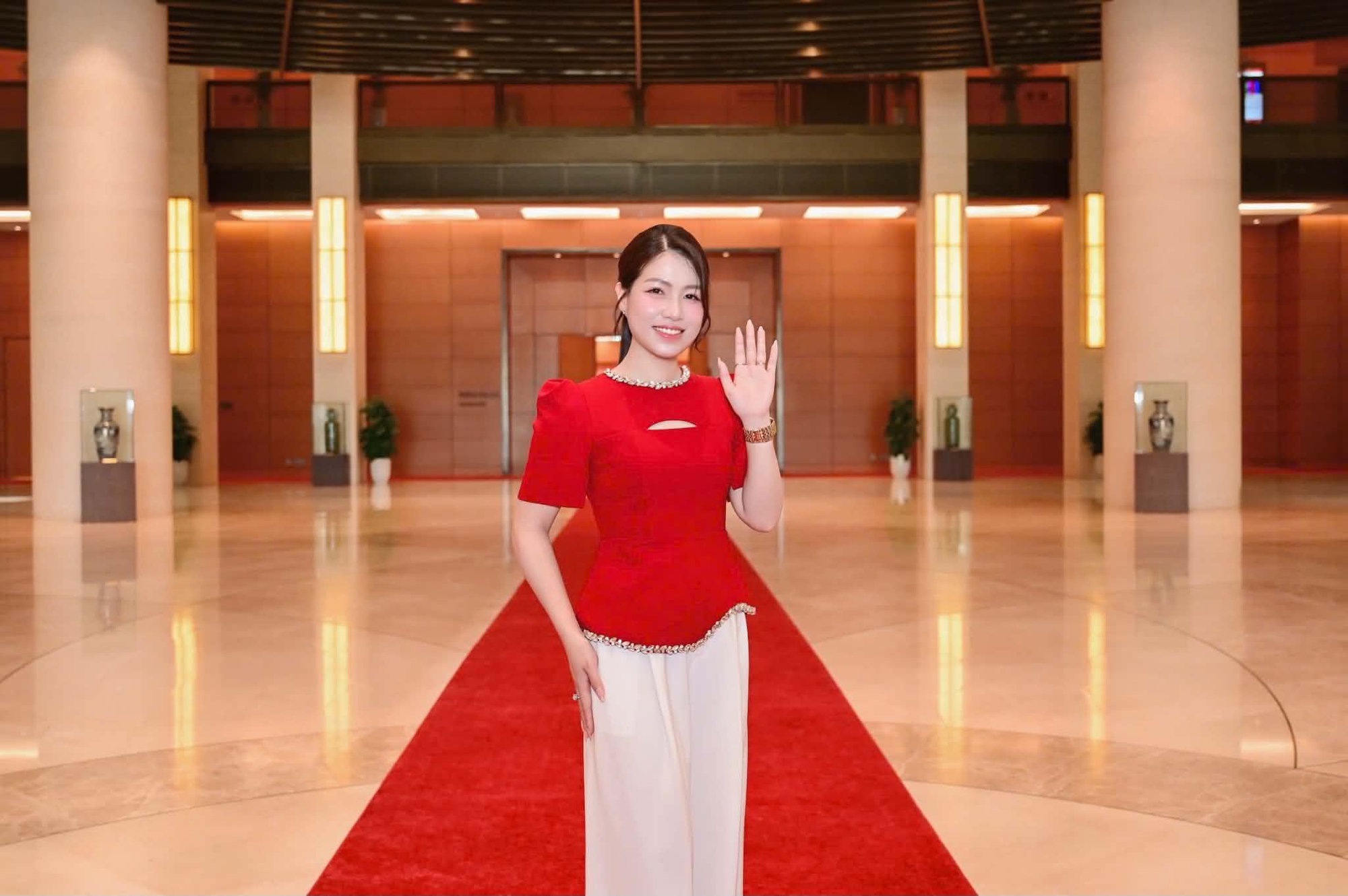 Hậu trường NTK Trinh Trinh v&agrave; Hoa hậu Phan Kim Oanh tại Miss Multicultural World 2026 - Ảnh 1.