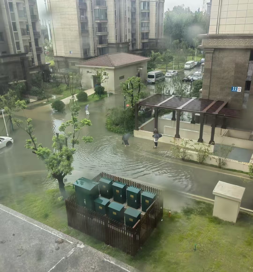 6 th&aacute;ng sau khi nhận nh&agrave;, căn hộ tầng 1 của t&ocirc;i ngập s&acirc;u v&igrave; mưa lớn v&agrave; đ&acirc;y l&agrave; b&agrave;i học đắt gi&aacute; - Ảnh 2.