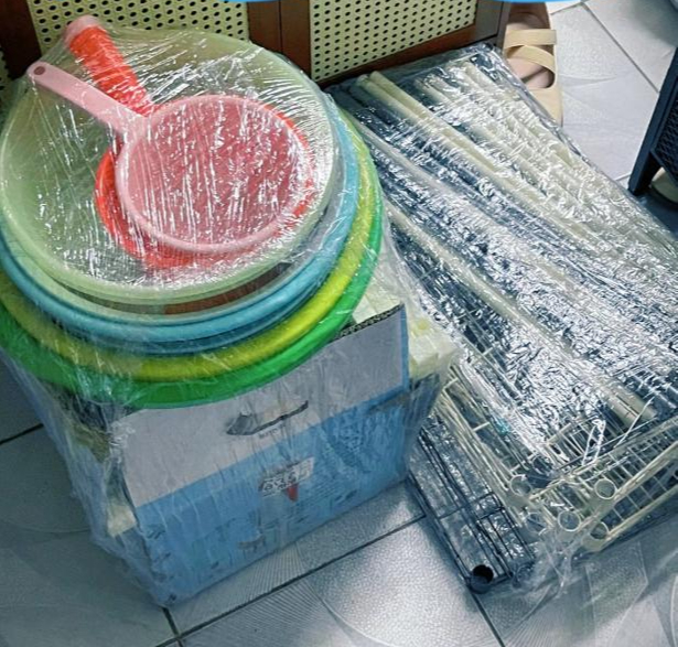 Cứ nghĩ m&agrave;ng bọc thực phẩm chỉ để bọc đồ ăn, ai ngờ lại giải quyết được h&agrave;ng loạt việc nh&agrave; phiền phức - Ảnh 1.