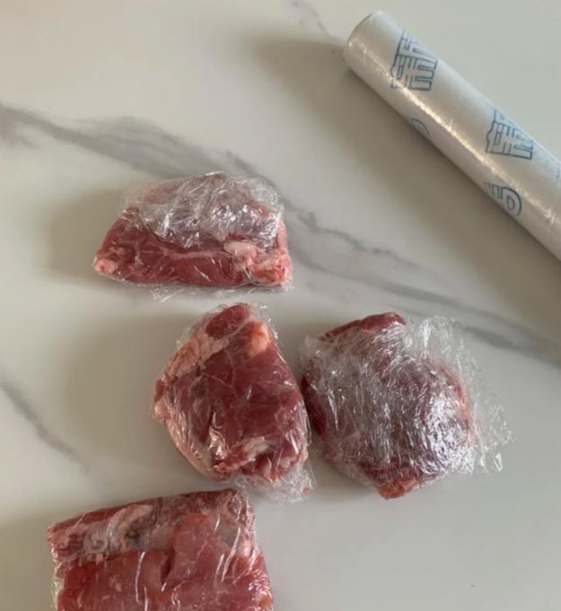 Cứ nghĩ m&agrave;ng bọc thực phẩm chỉ để bọc đồ ăn, ai ngờ lại giải quyết được h&agrave;ng loạt việc nh&agrave; phiền phức - Ảnh 5.
