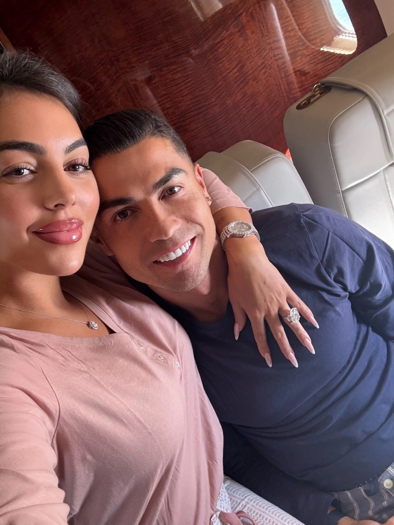 Vợ của Ronaldo da như bơm collagen: S&aacute;ng n&agrave;o cũng uống nước ấm pha 1 thứ rẻ b&egrave;o của người Việt để thanh lọc cơ thể, hệ ti&ecirc;u h&oacute;a th&iacute;ch m&ecirc; - Ảnh 1.