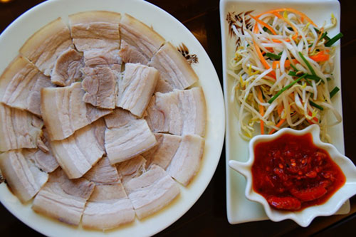 Bọt v&aacute;ng khi luộc thịt c&agrave;ng nhiều 