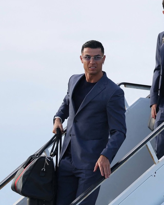 CR7: Huyền thọai b&oacute;ng đ&aacute; v&agrave; sự chuyển m&igrave;nh th&agrave;nh t&agrave;i phiệt tỷ đ&ocirc; đa ng&agrave;nh - Ảnh 2.