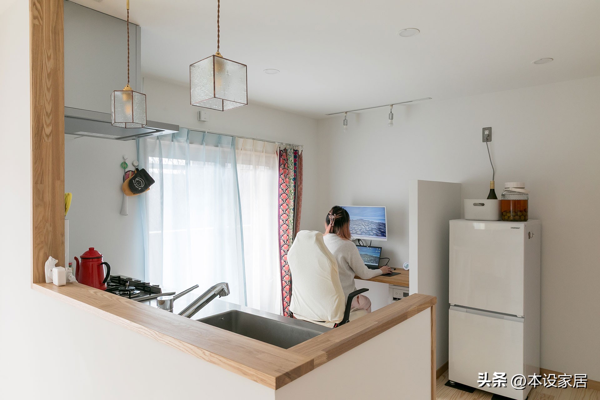 33 tuổi đ&atilde; mua 3 căn hộ nhờ sống tối giản: Người phụ nữ ở trong căn hộ 48m&sup2;, chỉ giữ 21 bộ quần &aacute;o để sớm đạt tự do t&agrave;i ch&iacute;nh - Ảnh 2.