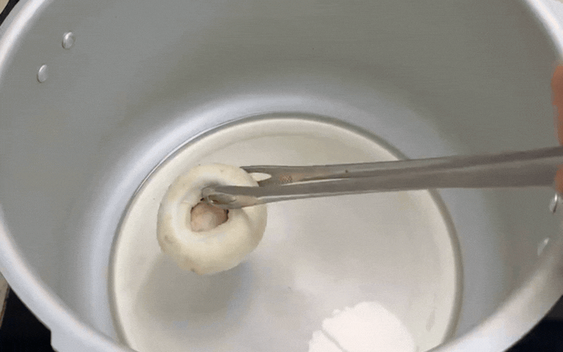 Canh b&ograve; b&iacute; đao nấm mỡ thanh m&aacute;t cho ng&agrave;y h&egrave; oi bức - Ảnh 1.