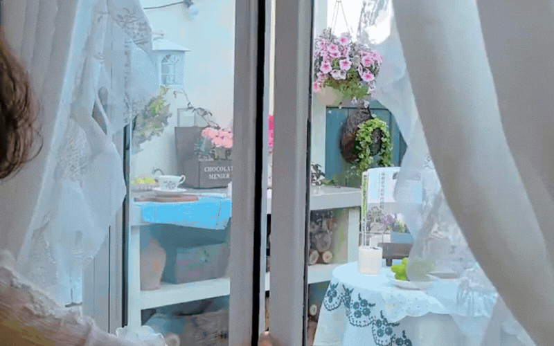 Khu vườn kiểu Ph&aacute;p của người phụ nữ sống độc th&acirc;n c&ugrave;ng cỏ c&acirc;y b&aacute;nh tr&aacute;i: 
