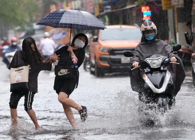 Thời tiết miền Bắc thay đổi đột ngột: Mưa to , d&ocirc;ng lốc sau nắng n&oacute;ng 2026 - Ảnh 1.