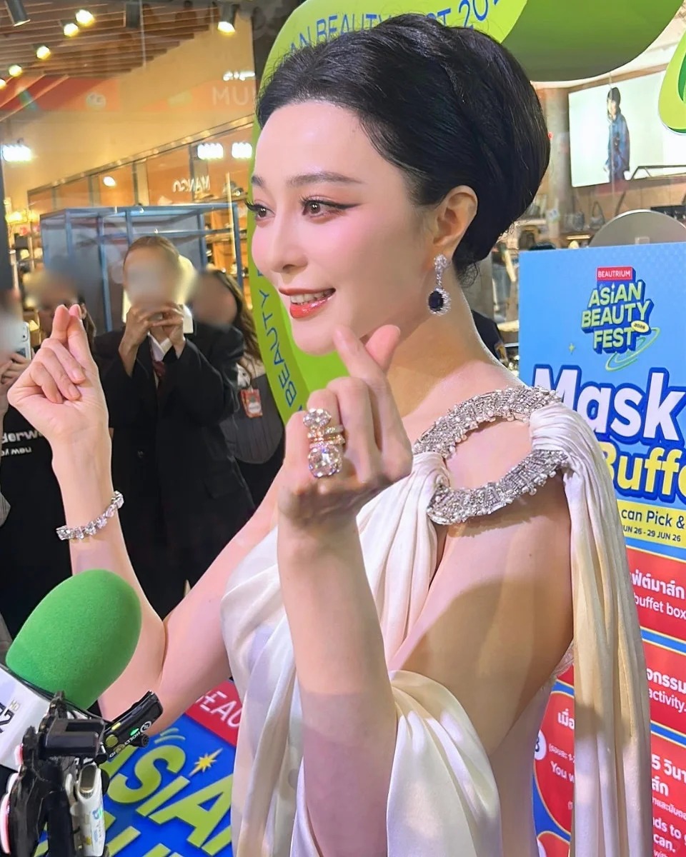 Phạm Băng Băng sang Th&aacute;i Lan b&aacute;n mặt nạ ở hội chợ, visual cam thường zoom đến đ&acirc;u hết hồn đến đ&oacute; - Ảnh 9.